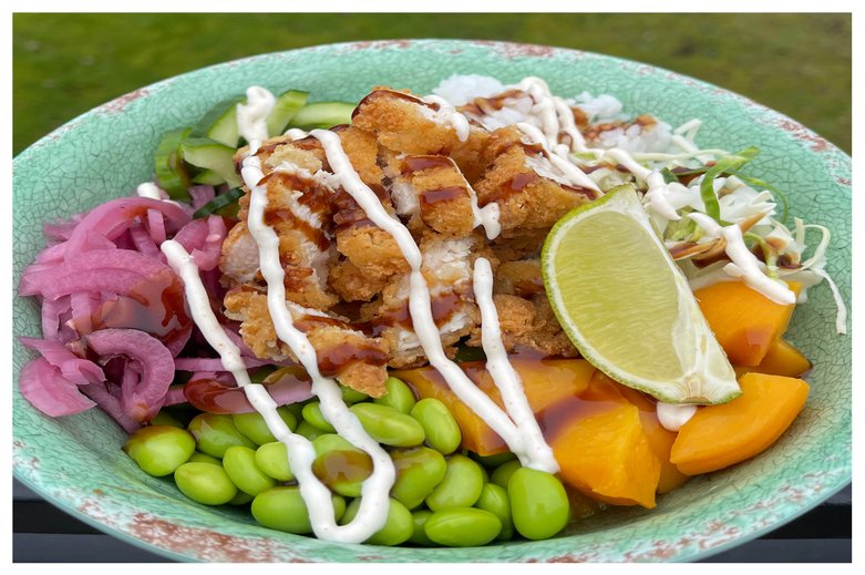 Tabata-Foodpoint - Sæson salat - Falafelsalat med snittet spidskål, cherrytomater, øko kidney bønner, hjemmelavet vinaigrette med spidskommen, mini falafler med persille - sprøde græskarkerner